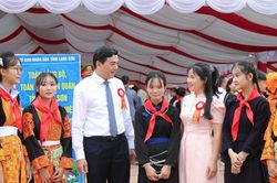 Lãnh đạo Bộ Dân tộc và Tôn giáo tham dự ngày khai trường ở vùng biên