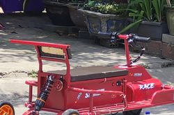 Bé trai 5 tuổi chạy xe 3 bánh tự chế tử vong sau va chạm với ô tô tải