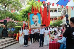 Hơn 2,3 triệu học sinh Hà Nội hân hoan trong Lễ khai giảng năm học mới