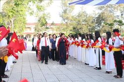 Phó Chủ tịch Quốc hội Nguyễn Thị Hồng dự Lễ khai giảng năm học mới tại Cần Thơ