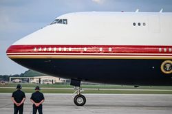 Tổng thống Trump dùng máy bay Qatar tặng công du châu Âu bất chấp lo ngại an ninh