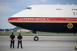 Tổng thống Trump dùng máy bay Qatar tặng công du châu Âu bất chấp lo ngại an ninh