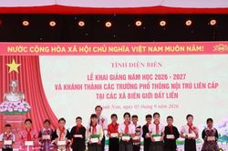 Tủ sách mới ở những ngôi trường nội trú khang trang