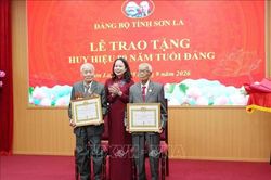 Phó Chủ tịch nước Võ Thị Ánh Xuân trao tặng Huy hiệu 80 năm tuổi Đảng tại Sơn La