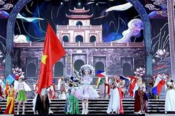 Trực tiếp chung kết Miss World 2026: Bảo Ngọc tự hào vẫy cờ mở màn đêm thi