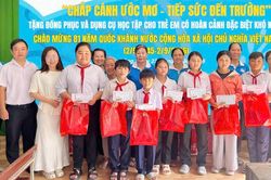 Hội LHPN tỉnh Vĩnh Long huy động gần 600 triệu đồng chăm lo cho học sinh hiếu học