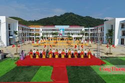 Học sinh vùng biên Hà Tĩnh rộn ràng khai giảng tại ngôi trường mới