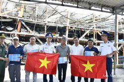 Đà Nẵng: Đến tận tàu, tận nhà ngư dân tuyên truyền chống khai thác IUU