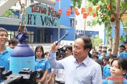 Phó Thủ tướng Lê Tiến Châu dự khai giảng trường Hy Vọng