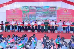 Phó Bí thư Tỉnh ủy Trịnh Tuấn Sinh dự lễ khai giảng tại Trường nội trú liên cấp Tiểu học và THCS Tam Thanh