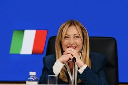 Bà Meloni lập kỷ lục thủ tướng cầm quyền lâu nhất Italy