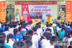 Ngày khai giảng đặc biệt ở xã biên giới xứ Thanh