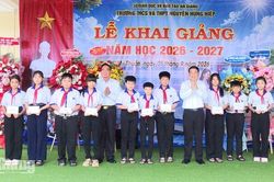 Đại tướng Lê Hồng Anh dự khai giảng, trao 50 triệu đồng cho Trường Nguyễn Hùng Hiệp