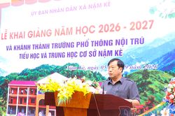 Đồng chí Vừ A Bằng dự khai giảng và khánh thành Trường PTNT Tiểu học và THCS Nậm Kè