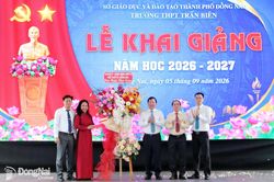 Phó Bí thư Thành ủy, Chủ tịch UBND thành phố Nguyễn Văn Út dự lễ khai giảng năm học mới tại Trường THPT Trấn Biên