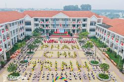 [Chùm ảnh] Thầy trò đồng diễn chào năm học mới 2026-2027