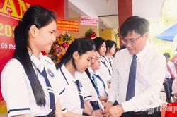 Phó Bí thư Tỉnh ủy Nguyễn Văn Mười dự khai giảng năm học mới tại Trường THPT Chợ Gạo