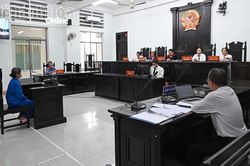 Hứa giúp chuyển mục đích sử dụng đất rồi chiếm đoạt tiền
