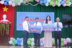 Báo và Phát thanh, Truyền hình Khánh Hòa phối hợp với các đơn vị trao tặng "Góc thư viện số" cho Trường Tiểu học Bác Ái Tây