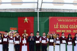 Bí thư Tỉnh ủy Lâm Đồng Y Thanh Hà Niê Kđăm dự lễ khai giảng năm học 2026 - 2027 tại Trường THPT Chuyên Thăng Long