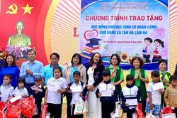 Doanh nhân Lâm Đồng đồng hành cùng học sinh khó khăn trong ngày khai giảng