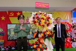 Công an Lâm Đồng đồng hành cùng học sinh trong ngày khai giảng