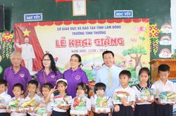 Ấm áp lễ khai giảng tại Trường Tình thương