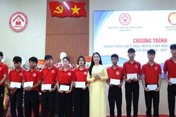 Hội Khuyến học tỉnh vận động hơn 4,8 tỷ đồng tiếp sức học sinh khó khăn đến trường