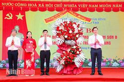 Đồng chí Phó Bí thư Thường trực Tỉnh ủy Trần Đăng Quỳnh dự Lễ công bố quyết định đổi tên trường và khai giảng năm học mới tại Trường THPT Trần Đại Quang