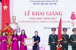 Trường Tiểu học Việt Trì khai giảng năm học mới, đón nhận Huân chương Lao động hạng Nhì