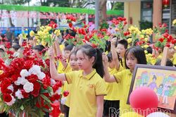 Rộn rã ngày khai trường trên quê hương đất Tổ