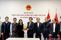 Đoàn công tác tỉnh Phú Thọ thăm và làm việc với Đại sứ quán Việt Nam tại Vương quốc Na Uy