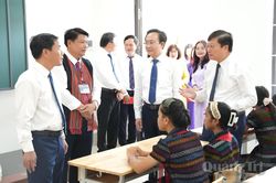 Đồng chí Bí thư Tỉnh ủy dự lễ khai giảng và khánh thành Trường phổ thông nội trú tiểu học và THCS Đakrông