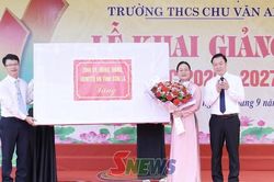 Mỗi cán bộ, giáo viên, nhân viên chung tay chăm lo cho học sinh có hoàn cảnh khó khăn