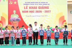 Trao 170 suất quà cho học sinh khó khăn nhân dịp khai giảng năm học mới