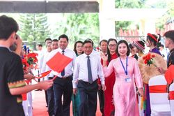 Đồng chí Thường trực Ban Bí thư Trần Cẩm Tú dự Lễ khai giảng tại Trường Phổ thông Dân tộc nội trú tỉnh Bắc Ninh