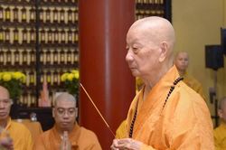 Đức Pháp chủ GHPGVN quang lâm chùa Ấn Quang tưởng niệm Hòa thượng Thích Nhật Quang