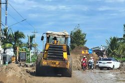 Cà Mau: Bàn giao 100% mặt bằng sạch, đường Ninh Quới - Ngan Dừa tăng tốc về đích