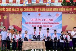 Phú Thọ: Trao 40 xe đạp và nhiều phần quà tặng học sinh có hoàn cảnh khó khăn xã Tân Mai