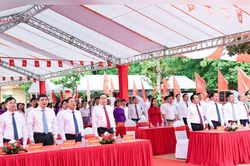 Chủ tịch Quốc hội Trần Thanh Mẫn dự Lễ khai giảng năm học mới tại Trường THPT Lê Quý Đôn, Hưng Yên