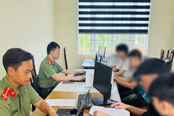 Đừng để tài khoản ngân hàng trở thành 'món hàng' trên không gian mạng