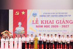 Phó Chủ tịch Quốc hội Nguyễn Thị Thanh dự Lễ Khai giảng tại tỉnh Ninh Bình