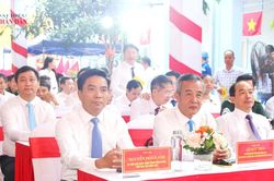 Phó Chủ tịch Quốc hội Nguyễn Doãn Anh dự khai giảng tại xã biên giới Sơn Thủy