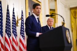 Ông Trump dọa ngừng giao thương với nhiều nước nếu Fed không hạ lãi suất