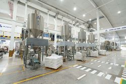 Tiết kiệm điện - 'chìa khóa xanh' giúp ngành nhựa giữ cửa xuất khẩu
