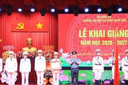 Khoa An ninh nội địa Trường Đại học ANND đón nhận Huân chương Bảo vệ Tổ quốc hạng Nhì