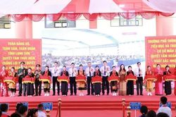 Rộn ràng ngày hội khai trường tại 4 ngôi trường nội trú liên cấp ở Lạng Sơn.