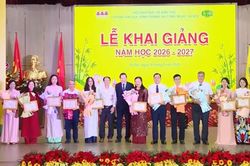 Hơn 2,3 tỷ đồng học bổng tài trợ sinh viên HUBT