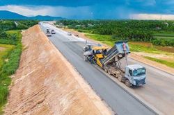 Yêu cầu tăng tốc giải ngân, bảo đảm tiến độ các dự án