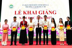 Hội Khuyến học các tỉnh, thành đồng loạt trao học bổng tiếp sức học sinh, sinh viên dịp khai giảng năm học mới